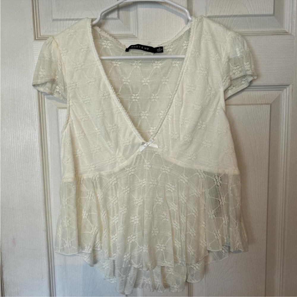 Elegant Cream Lace Top (junior’s)